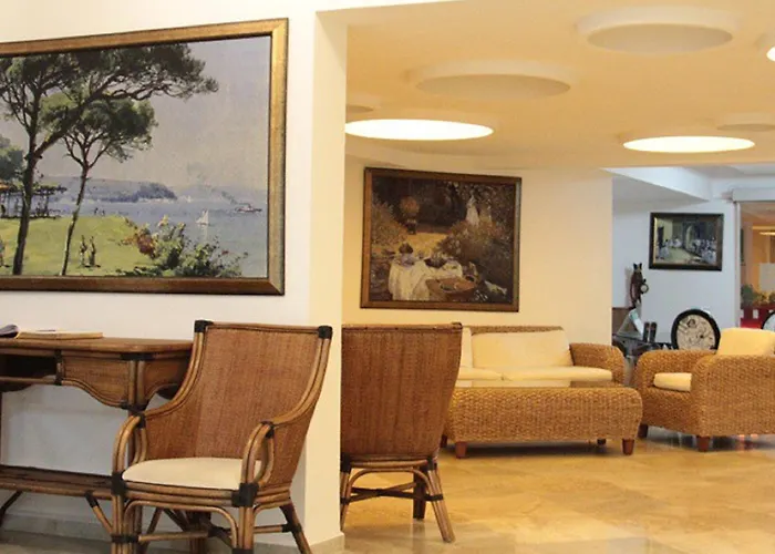 호텔 Nicholas Park 4*