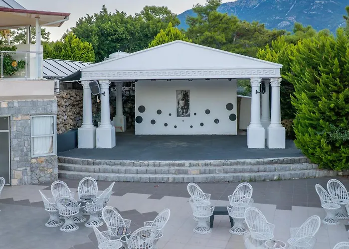 Nicholas Park فندق