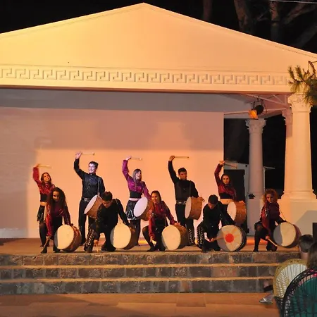 Nicholas Park Hotel 4*