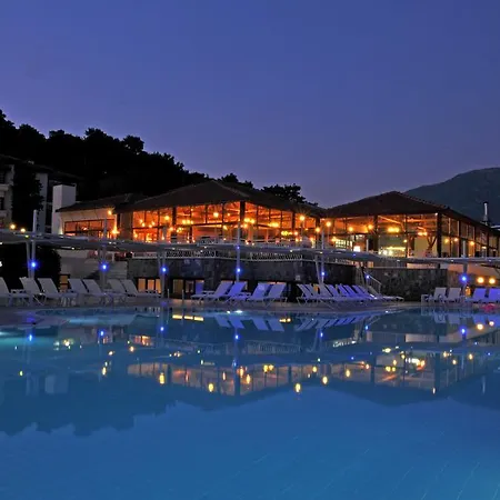 Nicholas Park Hotell 4*