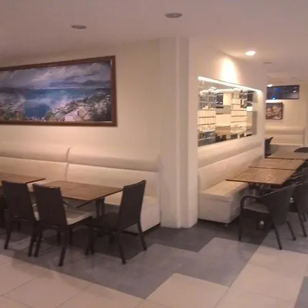 尼古拉斯公园酒店